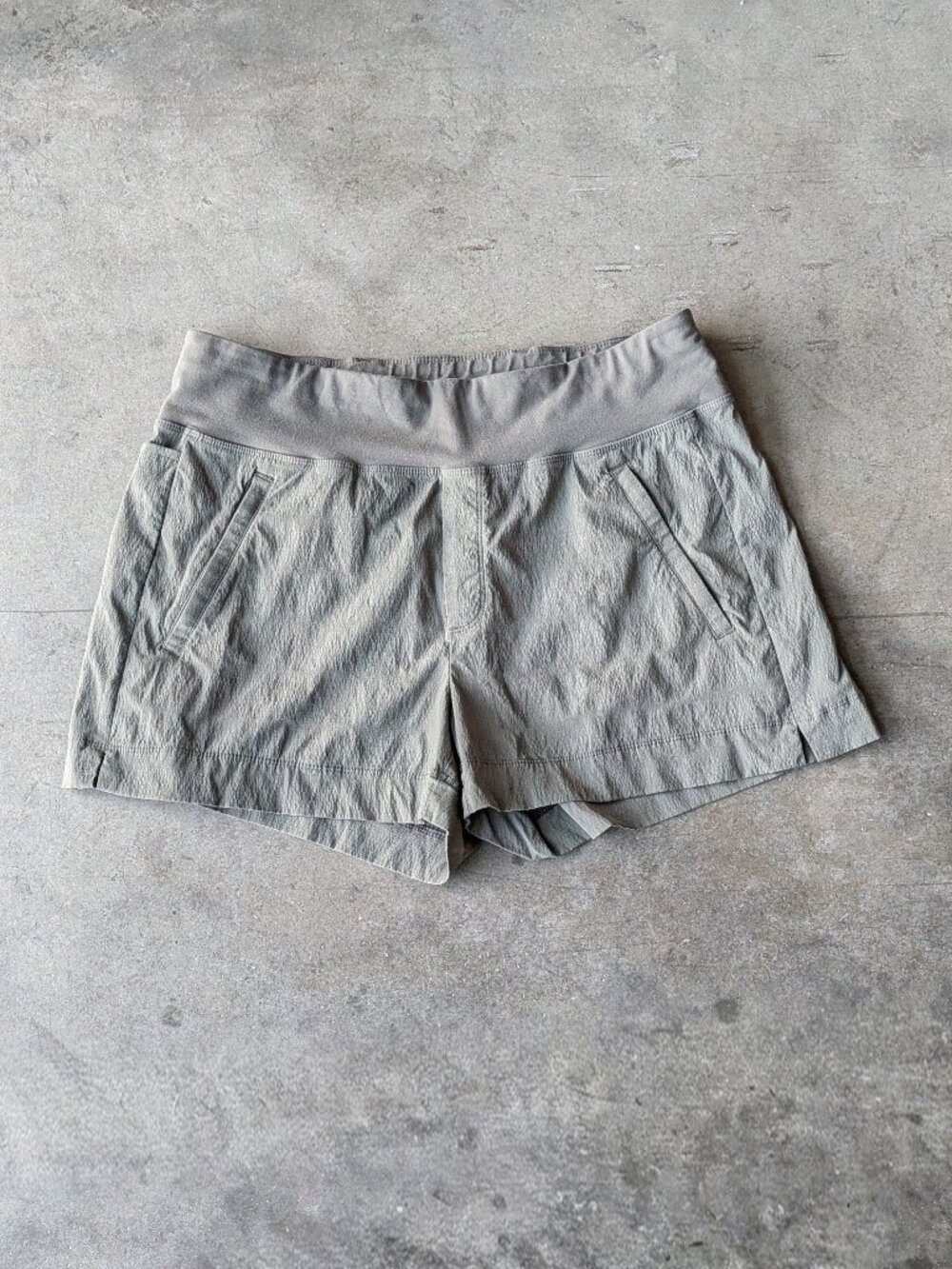 Athleta Trekkie North Short in Olive Green size 12